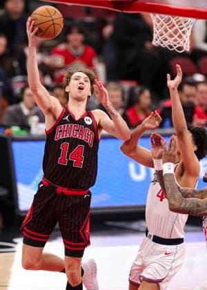 (260121) -- CHICAGO, Jan. 21, 2026 -- Chicago Bulls Matas Buzelis (L) drives to the basket during the 2025-2026 NBA, Basketball Herren, USA regular season basketball game between Los Angeles Clippers and Chicago Bulls at United Center in Chicago, the United States, Jan. 20, 2026. (Photo by Xinhua) (SP)U.S.-CHICAGO-BASKETBALL-NBA-BULLS VS CLIPPERS JoelxLerner 