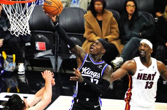 (260121) -- SACRAMENTO, Jan. 21, 2026 -- Sacramento Kings Dennis Schroder (C) goes for a layup during the 2025-2026 NBA, Basketball Herren, USA regular season basketball game between Miami Heats and Sacramento Kings in Sacramento, the United States, Jan. 20, 2026. ) (SP)U.S.-SACRAMENTO-BASKETBALL-NBA-HEATS VS KINGS WuxXiaoling 