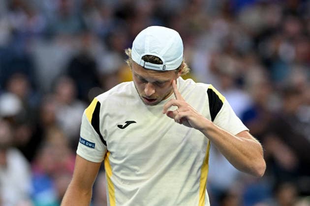 TENNIS AUSTRALIAN OPEN, Alexandre Muller of France reacts during the Men™s 2nd round match against Alexander Zverev of Germany on day 4 of the 2026 Australian Open tennis tournament at Melbourne Park in Melbourne, Wednesday, January 21, 2026. ( NO ARCHIVING MELBOURNE VICTORIA AUSTRALIA  Copyright: xJAMESxROSSx 20260121149019736399