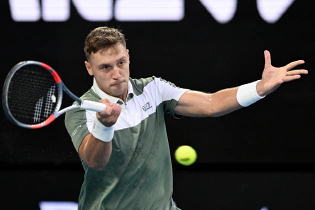 TENNIS AUSTRALIAN OPEN, Hamad Medjedovic of Serbia in action during the Men™s 2nd round match against Alex de Minaur of Australia on day 4 of the 2026 Australian Open tennis tournament at Melbourne Park in Melbourne, Wednesday, January 21, 2026. ( NO ARCHIVING MELBOURNE VICTORIA AUSTRALIA  Copyright: xLUKASxCOCHx 20260121164264675031