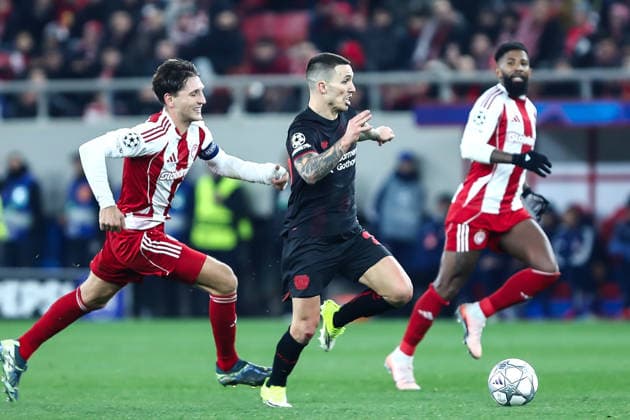 Olympiacos FC v Bayer 04 Leverkusen - UEFA Champions League 2025 26 League Phase MD7 Alejandro Grimaldo of Bayer 04 Leverkusen competes with Panagiotis Retsos of Olympiacos during the UEFA Champions League, League Phase, Matchday 7 game between Olympiacos and Bayer 04 Leverkusen at Georgios Karaiskakis Stadium in Piraeus, Greece, on January 20, 2026  Copyright: xStefanosxKyriazisx originalFilename:kyriazis-olympiac260120_npY87.jpg