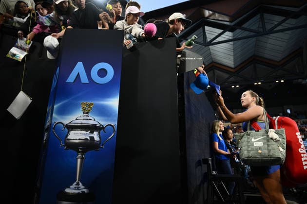 TENNIS AUSTRALIAN OPEN, Mirra Andreeva of Russia signs autographs following her win in the Women™s 2nd round match against Maria Sakkari of Greece on day 4 of the 2026 Australian Open tennis tournament at Melbourne Park in Melbourne, Wednesday, January 21, 2026. ( NO ARCHIVING MELBOURNE VICTORIA AUSTRALIA  Copyright: xJOELxCARRETTx 20260121177337914771