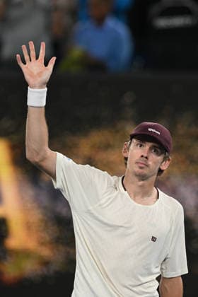 TENNIS AUSTRALIAN OPEN, Alex de Minaur of Australia celebrates match point during the Men™s 2nd round match against Hamad Medjedovic of Serbia on day 4 of the 2026 Australian Open tennis tournament at Melbourne Park in Melbourne, Wednesday, January 21, 2026. ( NO ARCHIVING MELBOURNE VICTORIA AUSTRALIA  Copyright: xLUKASxCOCHx 20260121190754987996
