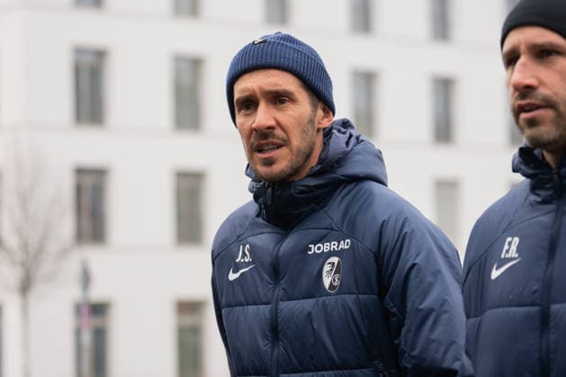 Fussball, Bundesliga, Herren, Training SC Freiburg - Europa-Park-Stadion, Europa Park Stadion,: Julian Schuster (SC Freiburg, Trainer) Freiburg Europa Park Stadion Baden-Württemberg Deutschland Copyright: xFINLEYxMÖRCHx
