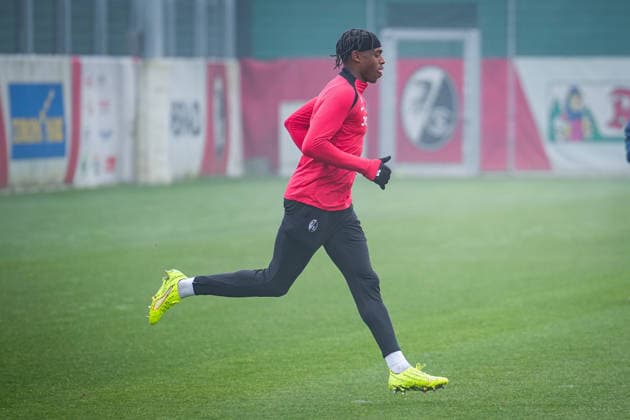 Fussball, Bundesliga, Herren, Training SC Freiburg - Europa-Park-Stadion, Europa Park Stadion,: Junior Adamu (SC Freiburg, 20) Freiburg Europa Park Stadion Baden-Württemberg Deutschland Copyright: xFINLEYxMÖRCHx