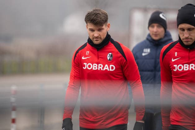 Fussball, Bundesliga, Herren, Training SC Freiburg - Europa-Park-Stadion, Europa Park Stadion,: Lukas Kuebler (SC Freiburg, 17) Maximilian Eggestein (SC Freiburg, 08) Freiburg Europa Park Stadion Baden-Württemberg Deutschland Copyright: xFINLEYxMÖRCHx