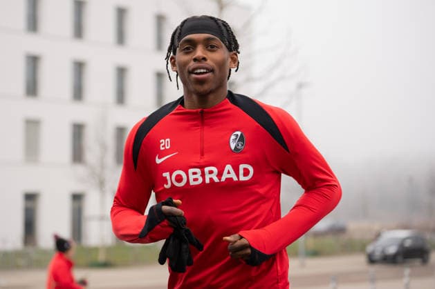 Fussball, Bundesliga, Herren, Training SC Freiburg - Europa-Park-Stadion, Europa Park Stadion,: Junior Adamu (SC Freiburg, 20) Freiburg Europa Park Stadion Baden-Württemberg Deutschland Copyright: xFINLEYxMÖRCHx