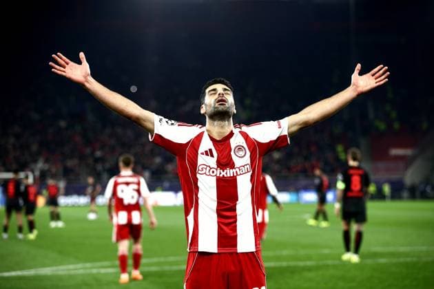 UEFA Champions League, Olympiacos FC vs Bayer 04 Leverkusen -Mehdi Taremi of Olympiacos celebrate after scoring the 2-0 during the UEFA Champions League league phase matchday 7 soccer match betweenOlympiacos and Leverkusen held at Georgios Karaiskakis Stadium in Piraeus, Greece, 20 January 2025. IMAGO ONE INCH PRODUCTIONS PIRAEUS Greece Copyright: xOnexInchxProductionsx 6819729