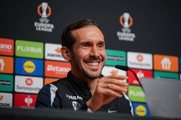 Fussball, Bundesliga, Herren, Freiburg - Europa-Park-Stadion, Europa Park Stadion,: Presse Konferenz, Europa League Spiel, Maccabi Tel-aviv, Julian Schuster (SC Freiburg, Trainer) Freiburg Europa Park Stadion Baden-Württemberg Deutschland Copyright: xFINLEYxMÖRCHx