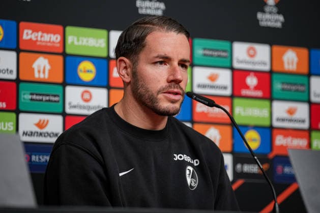 Fussball, Bundesliga, Herren, Freiburg - Europa-Park-Stadion, Europa Park Stadion,: Presse Konferenz, Europa League Spiel, Maccabi Tel-aviv, Christian Guenter (SC Freiburg, 30) Freiburg Europa Park Stadion Baden-Württemberg Deutschland Copyright: xFINLEYxMÖRCHx
