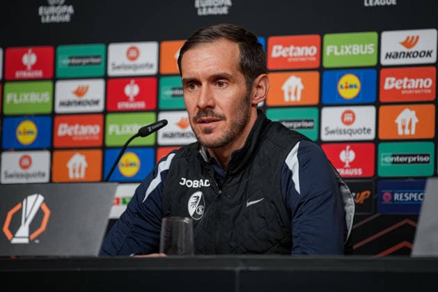 Fussball, Bundesliga, Herren, Freiburg - Europa-Park-Stadion, Europa Park Stadion,: Presse Konferenz, Europa League Spiel, Maccabi Tel-aviv, Julian Schuster (SC Freiburg, Trainer) Freiburg Europa Park Stadion Baden-Württemberg Deutschland Copyright: xFINLEYxMÖRCHx