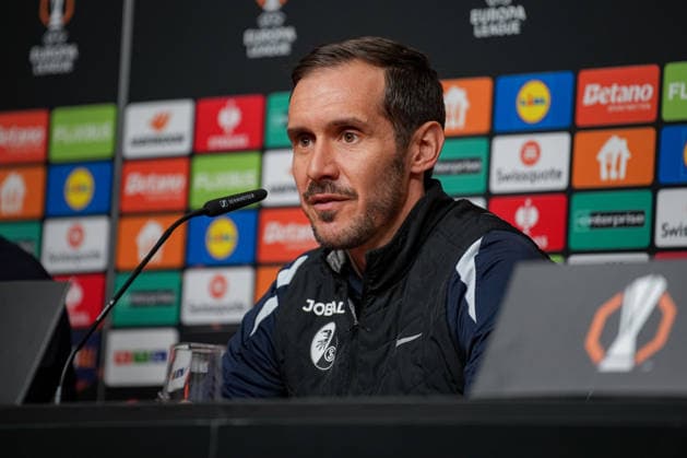 Fussball, Bundesliga, Herren, Freiburg - Europa-Park-Stadion, Europa Park Stadion,: Presse Konferenz, Europa League Spiel, Maccabi Tel-aviv, Julian Schuster (SC Freiburg, Trainer) Freiburg Europa Park Stadion Baden-Württemberg Deutschland Copyright: xFINLEYxMÖRCHx