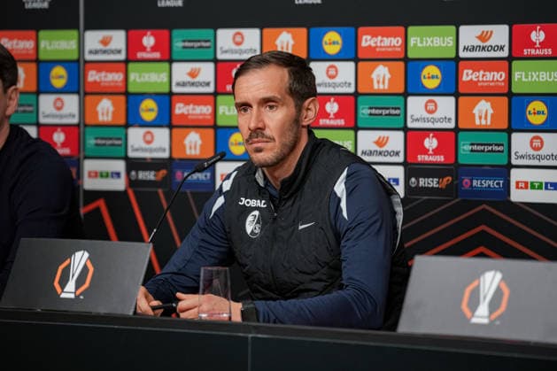 Fussball, Bundesliga, Herren, Freiburg - Europa-Park-Stadion, Europa Park Stadion,: Presse Konferenz, Europa League Spiel, Maccabi Tel-aviv, Julian Schuster (SC Freiburg, Trainer) Freiburg Europa Park Stadion Baden-Württemberg Deutschland Copyright: xFINLEYxMÖRCHx