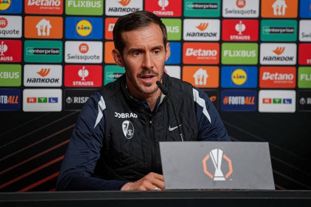 Fussball, Bundesliga, Herren, Freiburg - Europa-Park-Stadion, Europa Park Stadion,: Presse Konferenz, Europa League Spiel, Maccabi Tel-aviv, Julian Schuster (SC Freiburg, Trainer) Freiburg Europa Park Stadion Baden-Württemberg Deutschland Copyright: xFINLEYxMÖRCHx