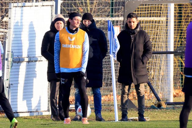 DEU, DFL, 2. FBL Hertha BSC, Training, 21.01.2026, Sportforum, Berlin, DEU, DFL, 2. FBL Hertha BSC, Training, im Bild Fabian Reese (Hertha BSC Berlin 11), Dr. Peter Goerlich - Geschaeftsfuehrung, Benjamin Weber (Sportdirektor, Hertha BSC Berlin), Leiter Teammanagement Sami Allagui (Hertha BSC) DFL - regulations prohibit any use of Photographs as image sequences and or quasi-video
