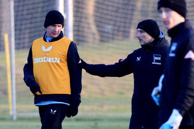 DEU, DFL, 2. FBL Hertha BSC, Training, 21.01.2026, Sportforum, Berlin, DEU, DFL, 2. FBL Hertha BSC, Training, im Bild Cheftrainer Stefan Leitl (Hertha BSC Berlin), Paul Seguin (Hertha BSC Berlin 30) DFL - regulations prohibit any use of Photographs as image sequences and or quasi-video