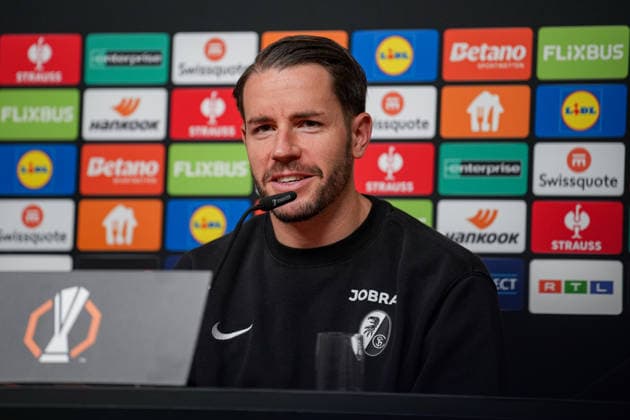 Fussball, Bundesliga, Herren, Freiburg - Europa-Park-Stadion, Europa Park Stadion,: Presse Konferenz, Europa League Spiel, Maccabi Tel-aviv, Christian Guenter (SC Freiburg, 30) Freiburg Europa Park Stadion Baden-Württemberg Deutschland Copyright: xFINLEYxMÖRCHx