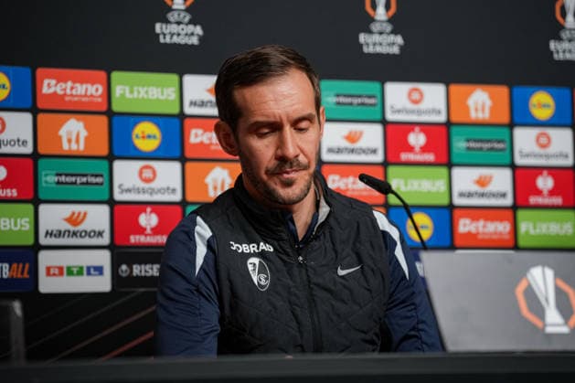 Fussball, Bundesliga, Herren, Freiburg - Europa-Park-Stadion, Europa Park Stadion,: Presse Konferenz, Europa League Spiel, Maccabi Tel-aviv, Julian Schuster (SC Freiburg, Trainer) Freiburg Europa Park Stadion Baden-Württemberg Deutschland Copyright: xFINLEYxMÖRCHx