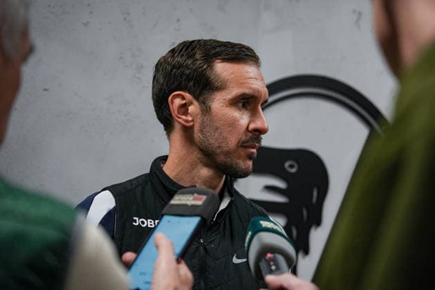 Fussball, Bundesliga, Herren, Freiburg - Europa-Park-Stadion, Europa Park Stadion,: Presse Konferenz, Europa League Spiel, Maccabi Tel-aviv, Julian Schuster (SC Freiburg, Trainer) Freiburg Europa Park Stadion Baden-Württemberg Deutschland Copyright: xFINLEYxMÖRCHx
