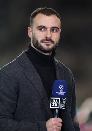 21.01.2026, Fussball UEFA Champions League, Qarabag Agdam FK - Eintracht Frankfurt, v.l., Interimstrainer Dennis Schmitt (Eintracht Frankfurt) im DAZN-Interview DFL DFB REGULATIONS PROHIBIT ANY USE OF PHOTOGRAPHS AS IMAGE SEQUENCES AND OR QUASI-VIDEO. xdcx Copyright: HMBxMedia Claus