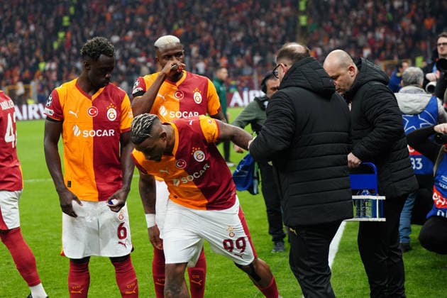 ISTANBUL, TURKEY - JANUARY 21: Davinson Sanchez (6) and Mario Lemina (99)of Galatasaray SK during the UEFA Champions League 2025 26 League Phase MD7 match between Galatasaray A.S. and Atletico de Madrid at Ali Sami Yen Spor Kompleksi Rams Park Stadium on January 21, 2026 in Istanbul, Turkey. Istanbul Turkey Copyright: xSeskimphotox GSaray-AMadrid-210126 (6)