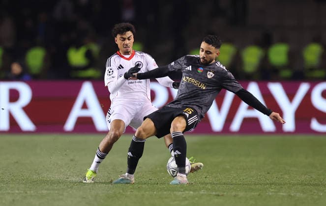 21.01.2026, Fussball UEFA Champions League, Qarabag Agdam FK - Eintracht Frankfurt, v.l., Nathaniel Brown (Eintracht Frankfurt), Leandro Andrade (Qarabag Agdam FK) DFL DFB REGULATIONS PROHIBIT ANY USE OF PHOTOGRAPHS AS IMAGE SEQUENCES AND OR QUASI-VIDEO. xdcx Copyright: HMBxMedia Claus