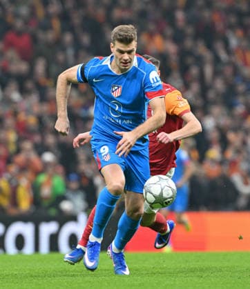 Galatasaray v Atletico Madrid - UEFA Champions League ISTANBUL, TURKIYE - JANUARY 21: Galatasaray s Roland Sallai (7) in action against Alexander Sorloth (9) of Atletico Madrid during the UEFA Champions League week 7 match between Galatasaray and Atletico Madrid at RAMS Park in Istanbul, Turkiye, on January 21, 2026. Elif Ozturk Anadolu Istanbul Turkey. Editorial use only. Please get in touch for any other usage.  Copyright: x2026xAnadoluxElifxOzturkx
