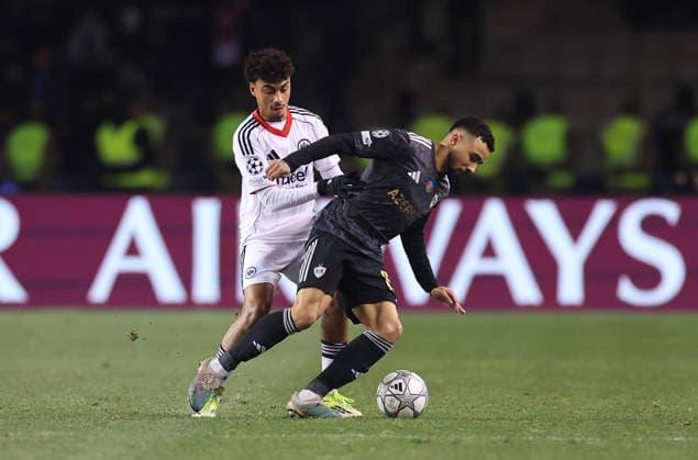 21.01.2026, Fussball UEFA Champions League, Qarabag Agdam FK - Eintracht Frankfurt, v.l., Nathaniel Brown (Eintracht Frankfurt), Leandro Andrade (Qarabag Agdam FK) DFL DFB REGULATIONS PROHIBIT ANY USE OF PHOTOGRAPHS AS IMAGE SEQUENCES AND OR QUASI-VIDEO. xdcx Copyright: HMBxMedia Claus