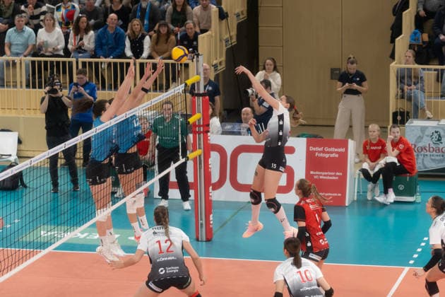 21.01.2026, xhfmx, Volleyball Volleyball Bundesliga VBL, VC Wiesbaden - Dresdner SC Marta Kamelija Levinska (Dresdner SC) schlägt den Ball übers Netz (DFL DFB REGULATIONS PROHIBIT ANY USE OF PHOTOGRAPHS as IMAGE SEQUENCES and or QUASI-VIDEO) Wiesbaden