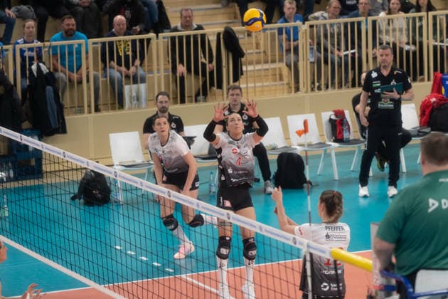 21.01.2026, xhfmx, Volleyball Volleyball Bundesliga VBL, VC Wiesbaden - Dresdner SC v.l. Emma Grome (Dresdner SC), Mette Marleen Pfeffer (Dresdner SC) (DFL DFB REGULATIONS PROHIBIT ANY USE OF PHOTOGRAPHS as IMAGE SEQUENCES and or QUASI-VIDEO) Wiesbaden