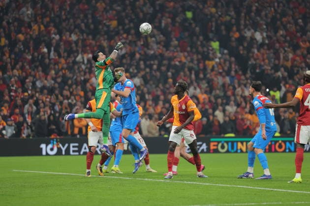 2026-01-21 Galatasaray SK v Atletico de Madrid - UEFA Champions League 2025 26 League Phase MD7 ISTANBUL, TURKEY - JANUARY 21: Ugurcan Cakir of Galatasaray SK, Davinson Sanchez of Galatasaray SK, Alexander Sorloth of Atletico de Madrid during the UEFA Champions League 2025 26 League Phase MD7 match between Galatasaray SK and Atletico de Madrid at Rams Park Stadium on January 21, 2026 in Istanbul, Turkey. (Photo by BSR Agency) Istanbul Turkey Content not available for redistribution in The Netherlands directly or indirectly through any third parties. Copyright: xBSRxAgencyx
