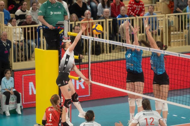 21.01.2026, xhfmx, Volleyball Volleyball Bundesliga VBL, VC Wiesbaden - Dresdner SC Lorena Lorber Fijok (Dresdner SC) bringt den Ball übers Netz (DFL DFB REGULATIONS PROHIBIT ANY USE OF PHOTOGRAPHS as IMAGE SEQUENCES and or QUASI-VIDEO) Wiesbaden