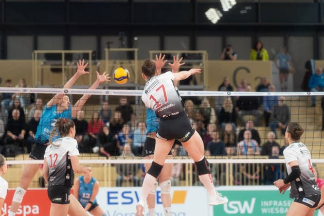 21.01.2026, xhfmx, Volleyball Volleyball Bundesliga VBL, VC Wiesbaden - Dresdner SC Lorena Lorber Fijok (Dresdner SC) bringt einen Ball übers Netz (DFL DFB REGULATIONS PROHIBIT ANY USE OF PHOTOGRAPHS as IMAGE SEQUENCES and or QUASI-VIDEO) Wiesbaden
