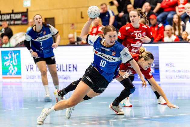 21.01.2026, GER, Handball, Frauen, Saison 2025 2026, Alsco 1.Bl, 14.Spieltag, Thueringer HC - HSG Blomberg-Lippe Maxi Muehlner (HSG Blomberg-Lippe), Anika Niederwieser (Thueringer HC,14) 99947 Bad Langensalza Salza Halle Sporthalle Mehrz Thüringen Deutschland
