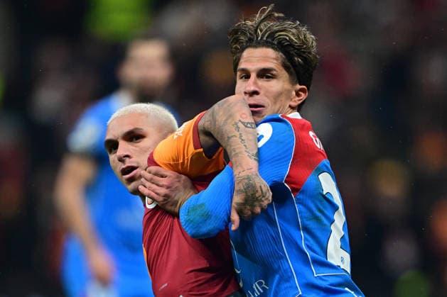 Galatasaray v Atletico Madrid - UEFA Champions League ISTANBUL, TURKIYE - JANUARY 21: Galatasaray s Lucas Torreira (L) competes against Atletico Madrid s Giuliano Simeone (R) during the UEFA Champions League match at RAMS Park in Istanbul, Turkiye, on January 21, 2026. Serhat Cagdas Anadolu Istanbul Turkey. Editorial use only. Please get in touch for any other usage.  Copyright: x2026xAnadoluxSerhatxCagdasx