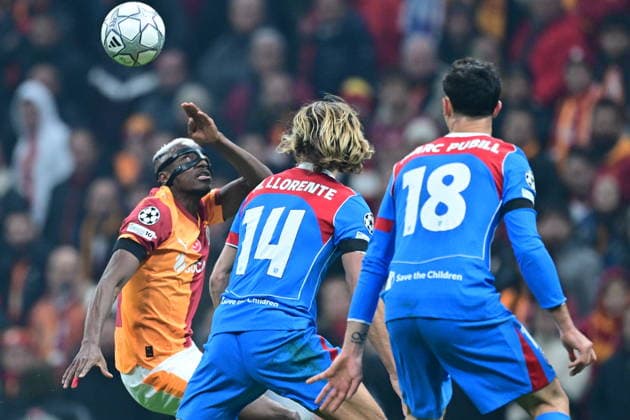 Galatasaray v Atletico Madrid - UEFA Champions League ISTANBUL, TURKIYE - JANUARY 21: Galatasaray s Victor Osimhen (45) competes against Atletico Madrid s Marcos Llorente (14) during the UEFA Champions League match at RAMS Park in Istanbul, Turkiye, on January 21, 2026. Abdulhamid Hosbas Anadolu Istanbul Turkey. Editorial use only. Please get in touch for any other usage.  Copyright: x2026xAnadoluxAbdulhamidxHosbasx