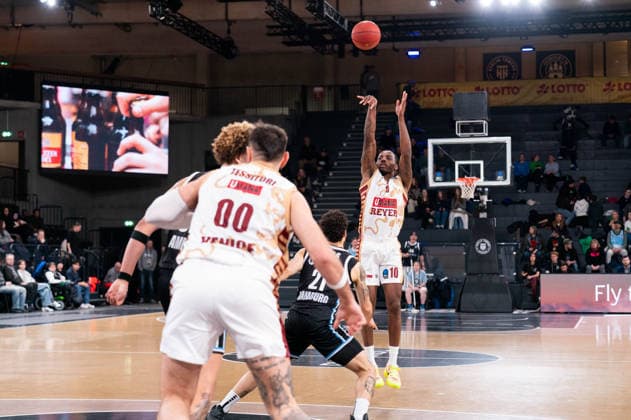 Carl Wheatle (Umana Reyer Venice, 10) beim Wurf, GER, Veolia Towers Hamburg vs Umana Reyer Venice, Basketball, EuroCup, Spieltag 15, Saison 2025 2026, 21.01.2026 GER, Veolia Towers Hamburg vs Umana Reyer Venice, Basketball, EuroCup, Spieltag 15, Saison 2025 2026, 21.01.2026 Hamburg Copyright: xEibner-Pressefoto MaxxVincenx EP_MVN