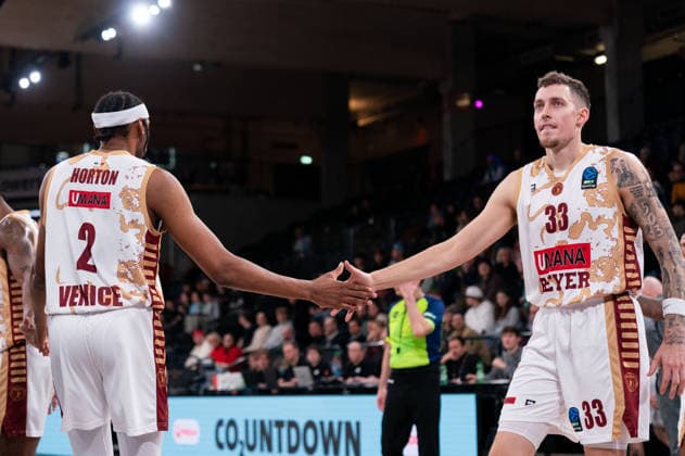 Chris Horton (Umana Reyer Venice, 2) und Kyle Wiltjer (Umana Reyer Venice, 33), GER, Veolia Towers Hamburg vs Umana Reyer Venice, Basketball, EuroCup, Spieltag 15, Saison 2025 2026, 21.01.2026 GER, Veolia Towers Hamburg vs Umana Reyer Venice, Basketball, EuroCup, Spieltag 15, Saison 2025 2026, 21.01.2026 Hamburg Copyright: xEibner-Pressefoto MaxxVincenx EP_MVN