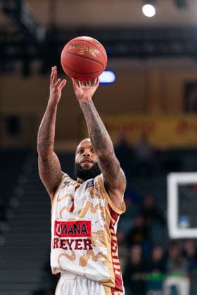 RJ Cole (Umana Reyer Venice, 1) beim Freiwurf, GER, Veolia Towers Hamburg vs Umana Reyer Venice, Basketball, EuroCup, Spieltag 15, Saison 2025 2026, 21.01.2026 GER, Veolia Towers Hamburg vs Umana Reyer Venice, Basketball, EuroCup, Spieltag 15, Saison 2025 2026, 21.01.2026 Hamburg Copyright: xEibner-Pressefoto MaxxVincenx EP_MVN