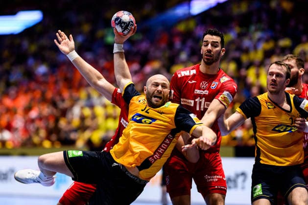 260121 Oscar Bergendahl and Felix Claar of Sweden and Zvonimir Srna of Croatia during the EHF European Handball Championship preliminary round match between Sweden and Croatia on January 21, 2026 in Malmö. Photo: Petter Arvidson BILDBYRAN kod PA PA1130 handball handboll handball handbolls-em 2026 sverige sweden croatia kroatien ehf european handball championship sverige bbeng grappa33 sverige sweden Copyright: PETTERxARVIDSON BB260121PA148