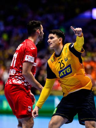 260121 Nikola Roganovic of Sweden celebrates during the EHF European Handball Championship preliminary round match between Sweden and Croatia on January 21, 2026 in Malmö. Photo: Petter Arvidson BILDBYRAN kod PA PA1130 handball handboll handball handbolls-em 2026 sverige sweden croatia kroatien ehf european handball championship sverige bbeng grappa33 jubel sverige sweden celebrates Copyright: PETTERxARVIDSON BB260121PA150