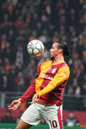 ISTANBUL, TURKEY - JANUARY 21: Leroy Sane of Galatasaray SK controls the ball during the UEFA Champions League 2025 26 League Phase MD7 match between Galatasaray A.S. and Atletico de Madrid at Ali Sami Yen Spor Kompleksi Rams Park Stadium on January 21, 2026 in Istanbul, Turkey. Istanbul Turkey Copyright: xSeskimphotox GSaray-AMadrid-210126 (64)