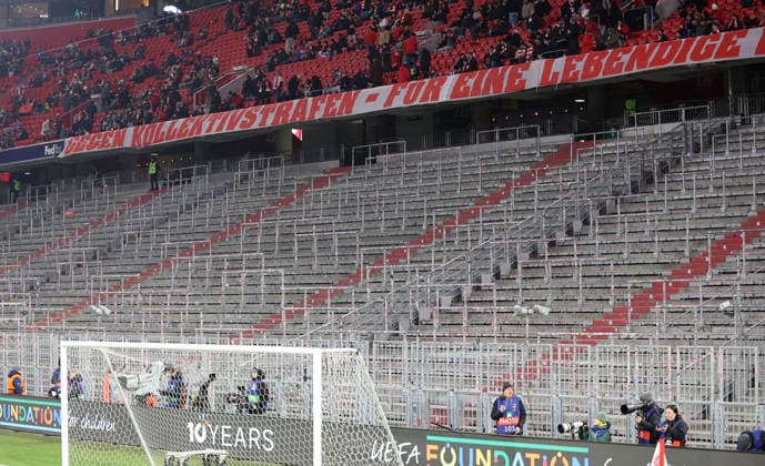 Fussball, Herren, Champions League, Saison 2025 2026, FC Bayern München - Royale Union Saint-Gilloise, 7.Spieltag, Allianz Arena Hier die leere Südkurve ohne Fans