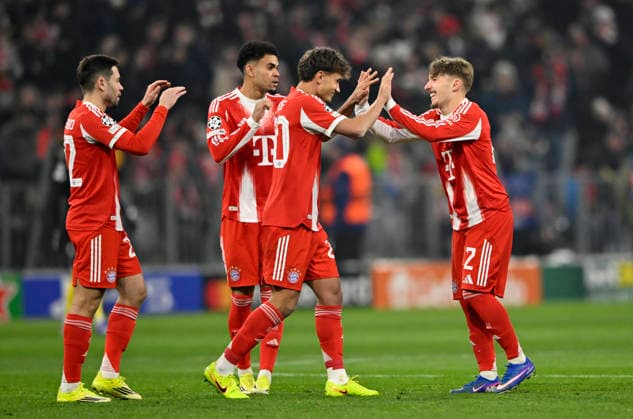 vor Spielbeginn: Spieler des FCB klatschen sich ab Lennart Karl Bayern Muenchen FCB (42) Tom Bischof FC Bayern Muenchen FCB (20) Luis Diaz FC Bayern Muenchen FCB (14) Raphael Guerreiro FC Bayern Muenchen FCB (22) FC Bayern Muenchen FCB vs R. Union Saint-Gilloise Spieltag 7 21.01.2026 DFL REGULATIONS PROHIBIT ANY USE OF PHOTOGRAPHS AS IMAGE SEQUENCES AND OR QUASI-VIDEO FC Bayern Muenchen FCB vs R. Union Saint-Gilloise