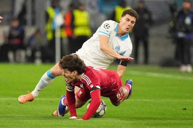 Milos Kerkez of Liverpool is tackled by Benjamin Pavard of Marseille Marseille v Liverpool, UEFA Champions League, Group Stage, Football, Orange Velodrome, Marseille, France - 21 Jan 2026Marseille Orange Vélodrome France EDITORIAL USE ONLY No use with unauthorised audio, video, data, fixture lists, club league logos or live services. Online in-match use limited to 120 images, no video emulation. No use in betting, games or single club league player publications. Copyright: xDavexWinter Shutterstockx 16348361an