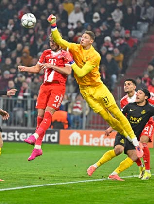 21.01.2026, Fussball UEFA Championsleague 2025 2026: Vorrunde 7.Spieltag, FC Bayern München - Union Saint-Gilloise, in der Allianz-Arena München. v.l. Harry Kane (FC Bayern München) gegen Kjell Scherpen (Union Saint-Gilloise)