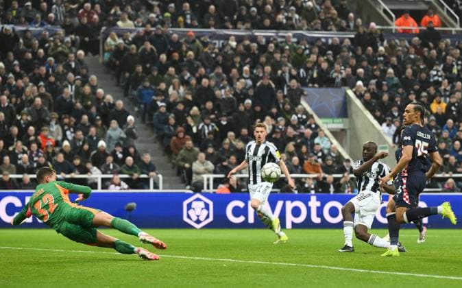 Yoane Wisse of Newcastle United scores their first goal Newcastle United v PSV Eindhoven, UEFA Champions League, Group Stage, Football, St James Park, Newcastle, UK - 21 Jan 2026Newcastle St James Park United Kingdom EDITORIAL USE ONLY No use with unauthorised audio, video, data, fixture lists, club league logos or live services. Online in-match use limited to 120 images, no video emulation. No use in betting, games or single club league player publications. Copyright: xRichardxLee Shutterstockx 16348359z