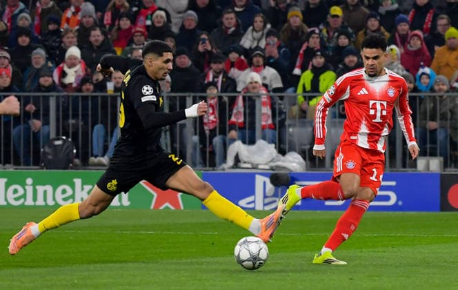 21.01.2026, xemx, Fussball UEFA Champions League, FC Bayern Muenchen - Union Saint-Gilloise v.l. Anan Khalaili (Union Saint-Gilloise), Luis Diaz (FC Bayern Muenchen) Zweikampf, Aktion, action, battle for the ball (DFL DFB REGULATIONS PROHIBIT ANY USE OF PHOTOGRAPHS as IMAGE SEQUENCES and or QUASI-VIDEO) Muenchen