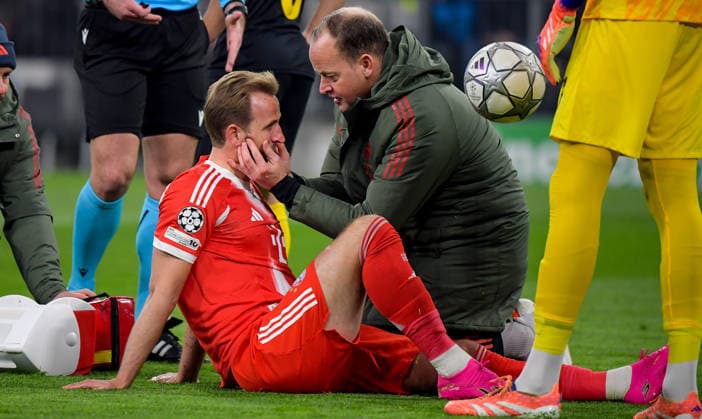 21.01.2026, xemx, Fussball UEFA Champions League, FC Bayern Muenchen - Union Saint-Gilloise v.l. Harry Kane (FC Bayern Muenchen) wird behandelt (DFL DFB REGULATIONS PROHIBIT ANY USE OF PHOTOGRAPHS as IMAGE SEQUENCES and or QUASI-VIDEO) Muenchen