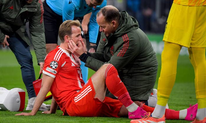 21.01.2026, xemx, Fussball UEFA Champions League, FC Bayern Muenchen - Union Saint-Gilloise v.l. Harry Kane (FC Bayern Muenchen) wird behandelt (DFL DFB REGULATIONS PROHIBIT ANY USE OF PHOTOGRAPHS as IMAGE SEQUENCES and or QUASI-VIDEO) Muenchen